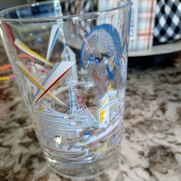 25TH ANNIVERSARY 1996 MCDONALDS WALT DISNEY GLASS - Picture 3 of 5